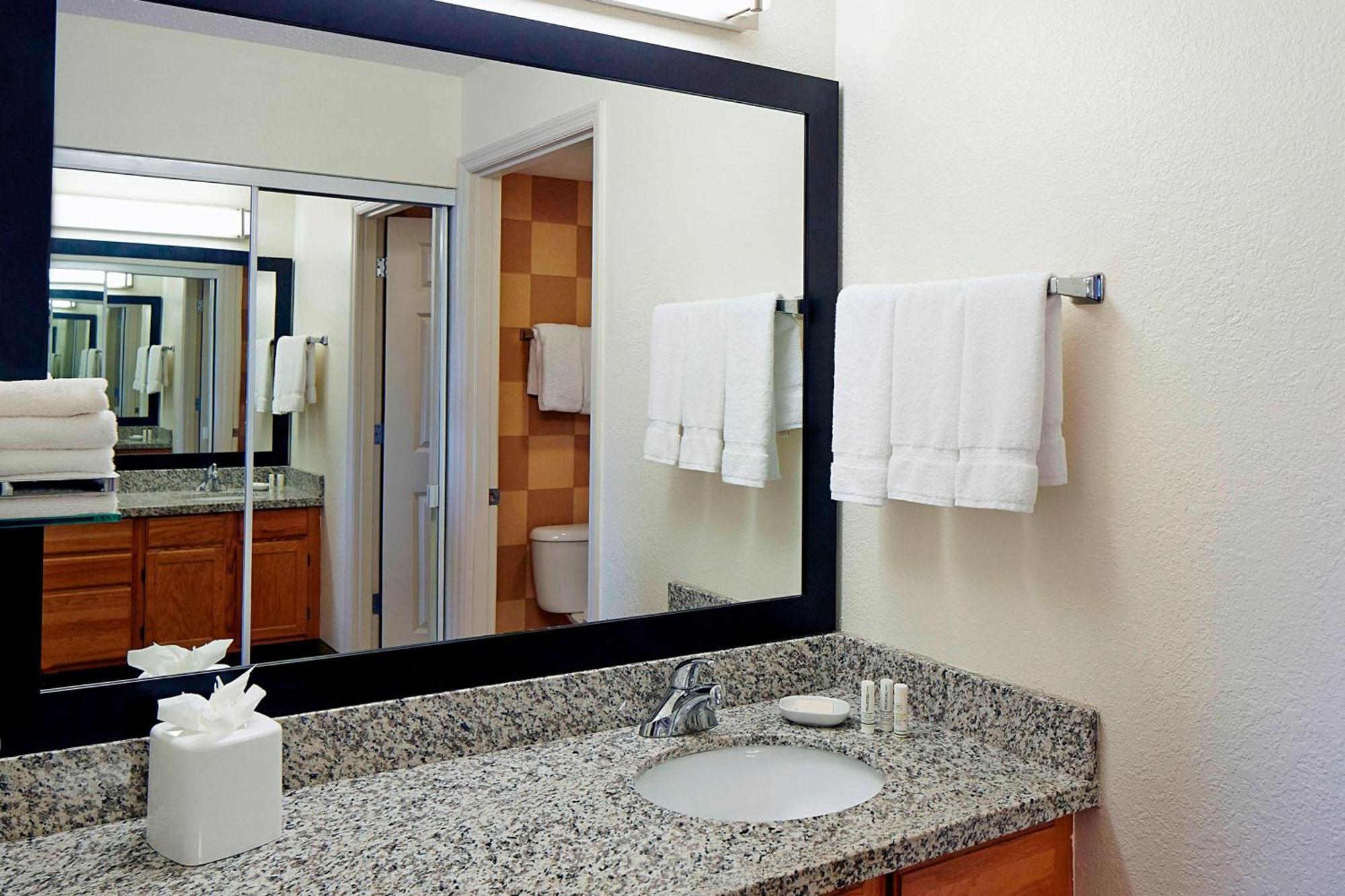 Residence Inn By Marriott Napoli Bagian luar foto
