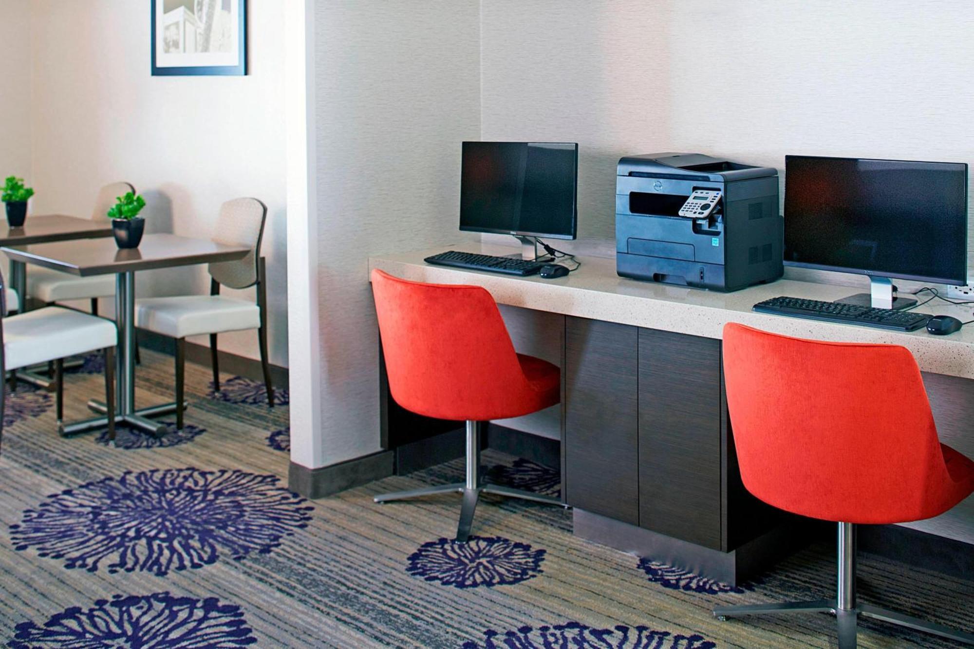 Residence Inn By Marriott Napoli Bagian luar foto